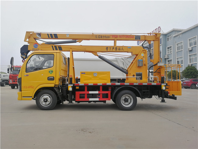 國六東風(fēng)13.5米曲臂高空作業(yè)車